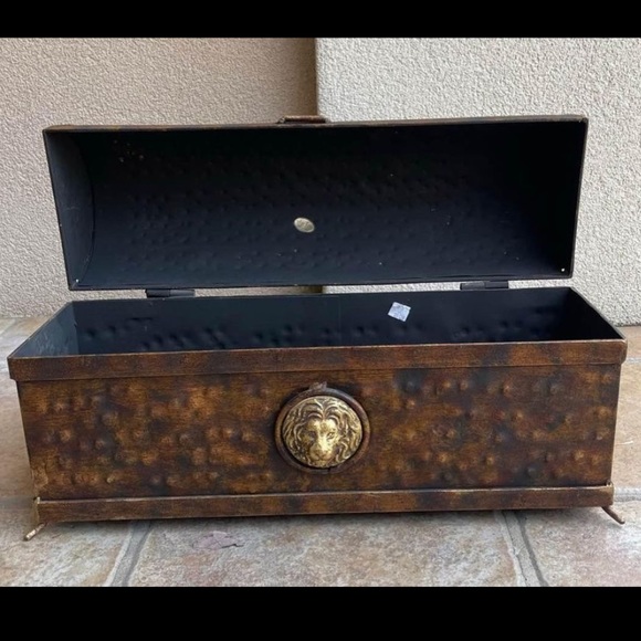 Jose Torres rectangular metal decorative box - Picture 14 of 14